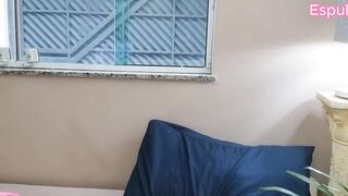 bunda enorme rebolando com a calcinha socado no cu