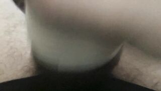 Sa chatte devient chaude pendant la baise fleshlight