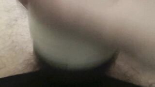 Sa chatte devient chaude pendant la baise fleshlight