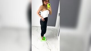 Огромная попа милфы Елоди