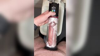 La pompa mi fa quasi esplodere il cazzo