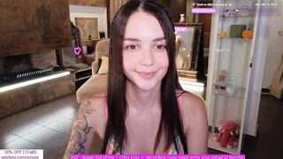 HAWT BRUNETTE HAIR SPREADED BUTT ONLINE