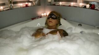 Blue eyed golden-haired gives MOST GOOD Unfathomable Mouth fellatio in a bubble washroom