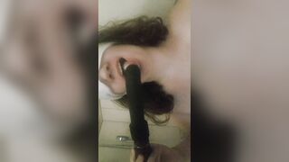 Je me gode avant ma douche
