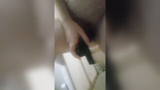 Je me gode avant ma douche
