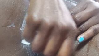 Shaving my twat