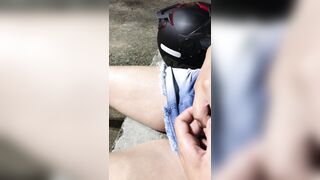 GIRLFRIEND MASTURBATE IN THE SQUARE