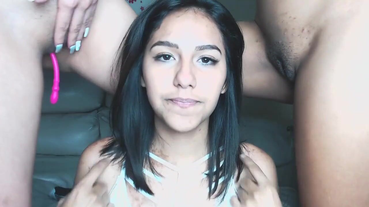 lesbian pussy eating webcam