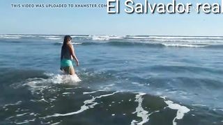 chica de el salvador