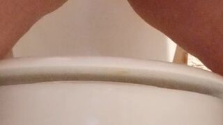 Clip meu a mijar na casa de banho