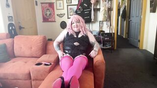 Aspen Disrobes and Stokes Her WAP