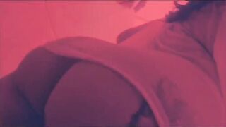 Me acompañas a bañarme?????