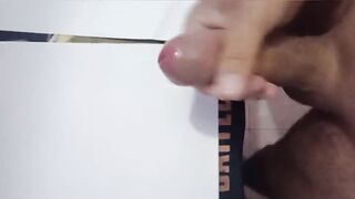 Chap masturbates for u