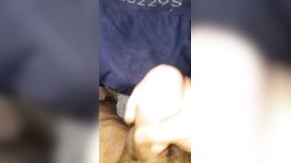 Intenso Orgasmo Stud Mientras Se Corre En Ropa Internal Con Gemidos y leche