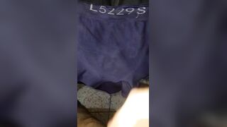 Intenso Orgasmo Stud Mientras Se Corre En Ropa Internal Con Gemidos y leche