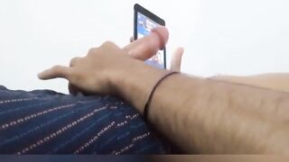 Me masturbo viendo vídeos porno ????