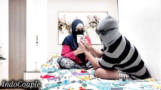 Gorgeous Muslim wife and Spouse Pair playing game