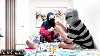 Gorgeous Muslim wife and Spouse Pair playing game