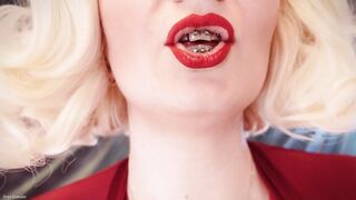 StepMom fetish episode: spandex curvy mother I'd like to fuck with pin up style - entice and messy talk POV