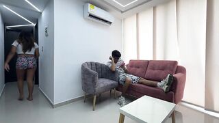 Mi hermanastra embarazada esta enojada y me la follo duro para que se le quite el enojo y me corra e