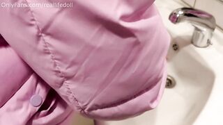 Helping preggo beauty wipe in the WC