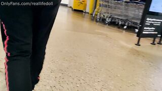 Helping preggo beauty wipe in the WC