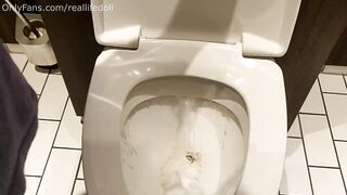 Closeup preggy pee compilation