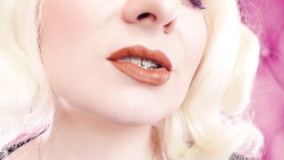 ASMR clip: lipstick, mesh gloves and sugar-plum