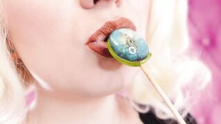 ASMR clip: lipstick, mesh gloves and sugar-plum