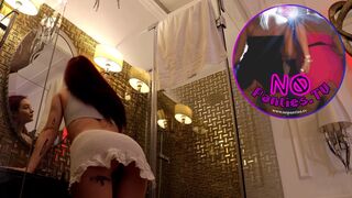 No pants cutie in a white short cut tennis petticoat to flash vagina and booty