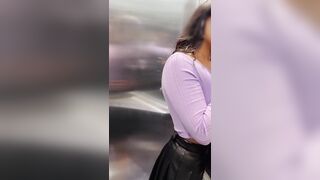 El chico de la tienda me llena de leche