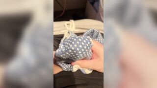 女友達の水玉パンツをティッシュ代わりにする屑
