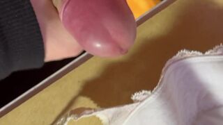女友達のパンツに射精する