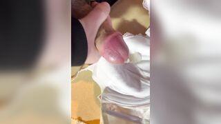 女友達のパンツに射精する