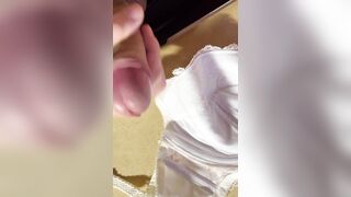 女友達のパンツに射精する