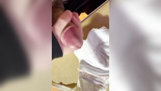 女友達のパンツに射精する