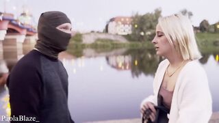 Złodziej chciał ukraść mi torebkę, musiałam go przekupić swoim tyłkiem - POLSKIE PORNO