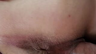 Super creampie anal. Hermanastra cachonda gime fuerte. Sexo amateur doggstyle con jugo de coño