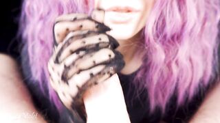 Intensive tugjob in transparent ebony lace gloves! This babe quickly jerks off his wang and enjoys large cum