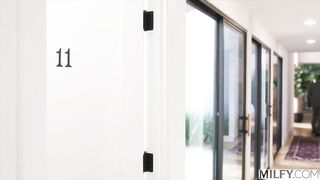 MILFY Boss lady Melissa bangs assistant on business travel