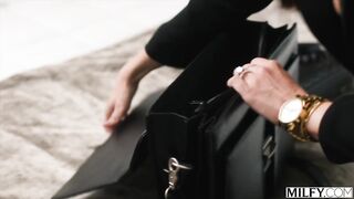 MILFY Boss lady Melissa bangs assistant on business travel