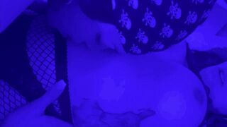 NOCHE LÉSBICA CON MI MEJOR AMIGA, ME ENCANTA CUANDO NOS CHUPAMOS LOS COÑOS HASTA CORRERNOS