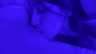 NOCHE LÉSBICA CON MI MEJOR AMIGA, ME ENCANTA CUANDO NOS CHUPAMOS LOS COÑOS HASTA CORRERNOS