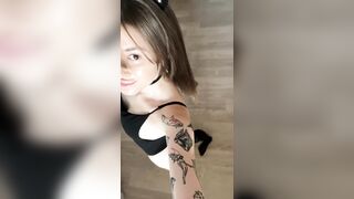 Gorgeous wench in cat suit shows her booty????