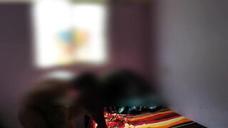 la meti a mi cuarto pa cogerla pero nos arruinaron el momento