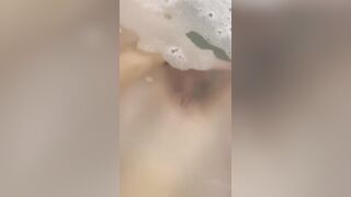 Mentre Aspetto lui .. MI Masturbo !