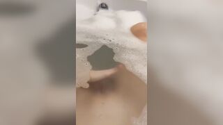 Mentre Aspetto lui .. MI Masturbo !