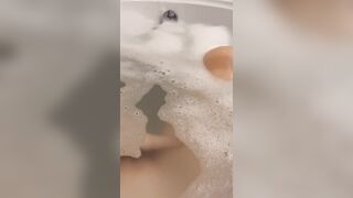 Mentre Aspetto lui .. MI Masturbo !