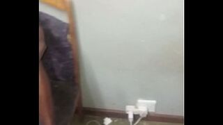 Hawt wench play with cunt & sex tool on chair in purple high heels