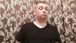 curva pe bani Romania cat costă virginitatea unei femei în Romania